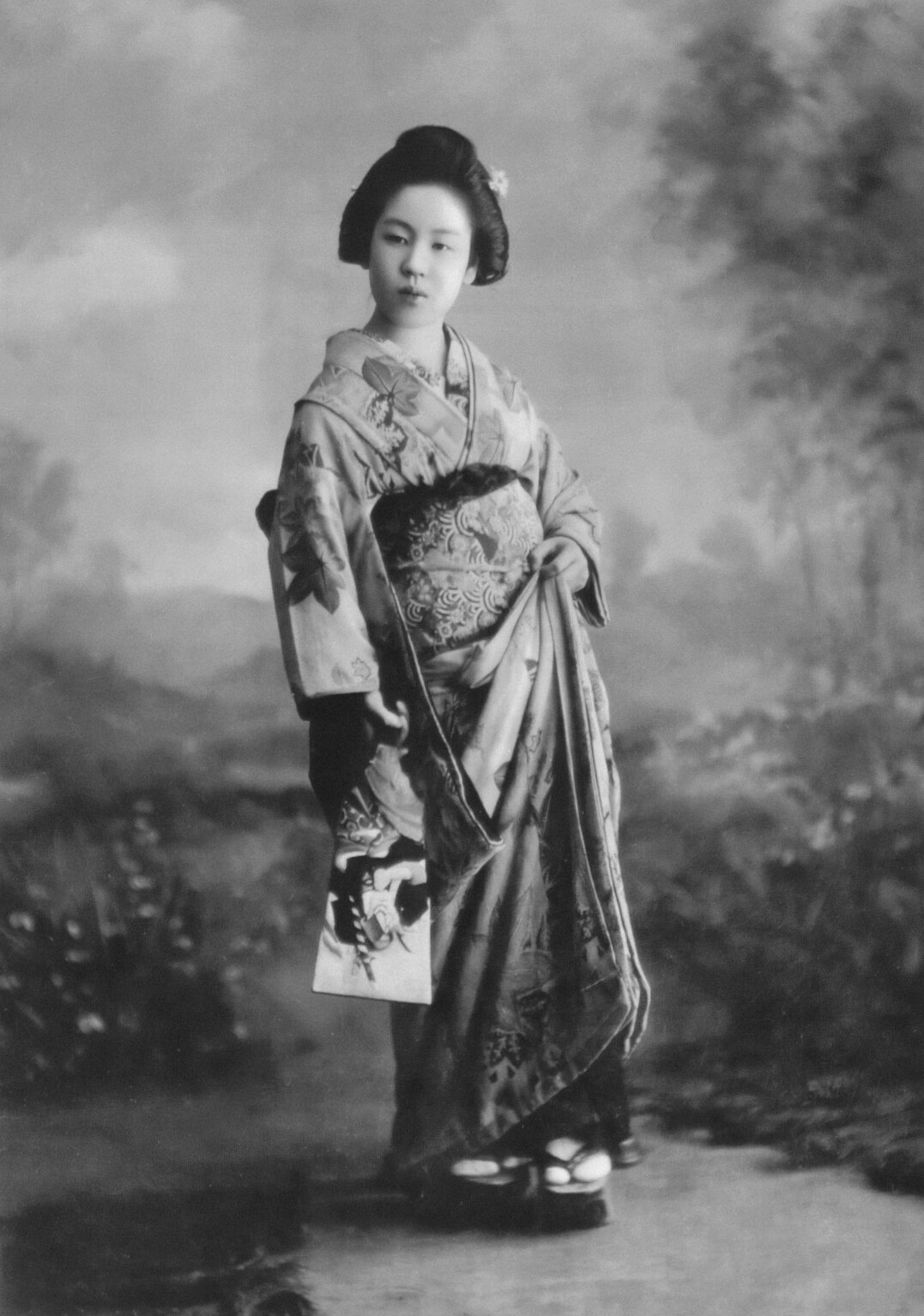 Japanese woman in her late 20s, portrait